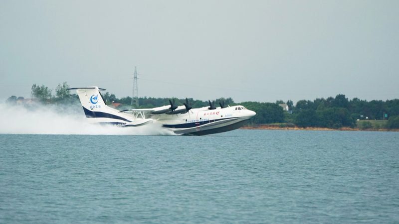 China experienced the worlds largest seaplane in the sea