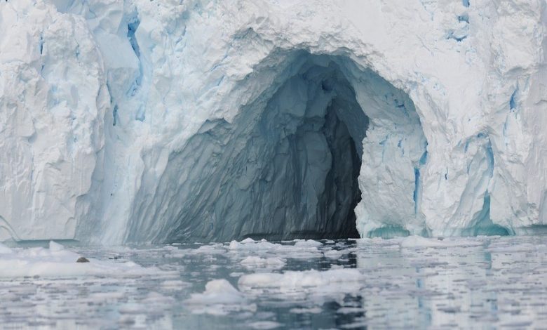 The largest iceberg in the world began to collapse