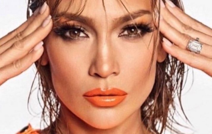 Too beautiful Jennifer Lopez shines in a stylish way and with a new hairstyle