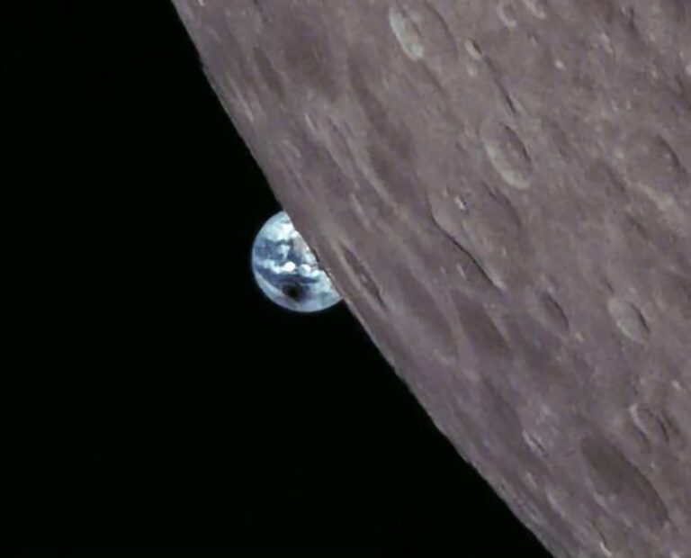 total solar eclipse from the orbit of the moon 2