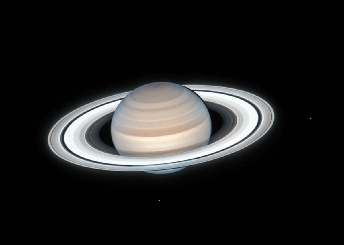 Hubble captures summer on Saturn