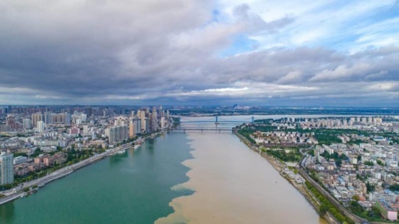 In China the Han River became two tone
