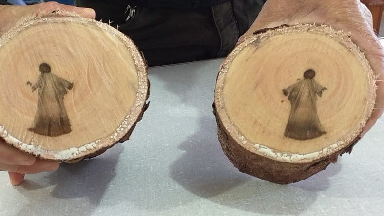 The image of Jesus Christ found on a cut tree trunk