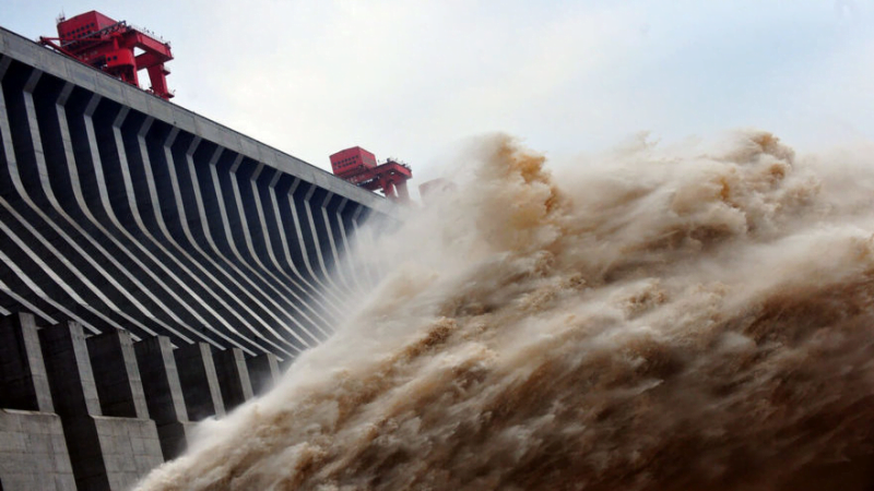 The worlds largest Three Gorges Dam can break through at any time
