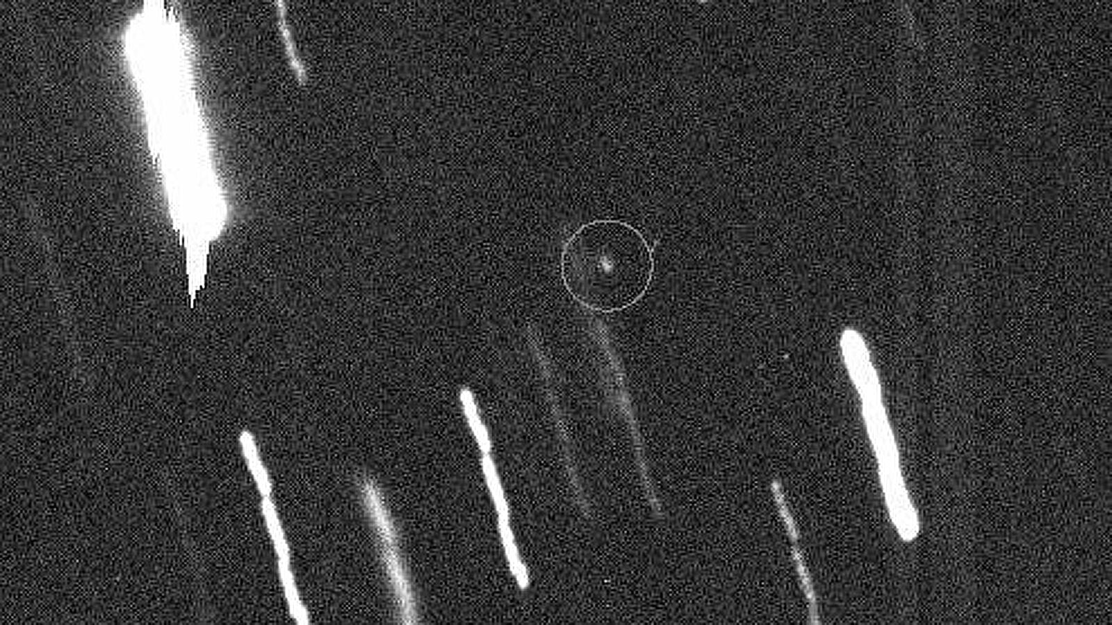 On the threatening Earth asteroid Apophis discovered a dangerous phenomenon