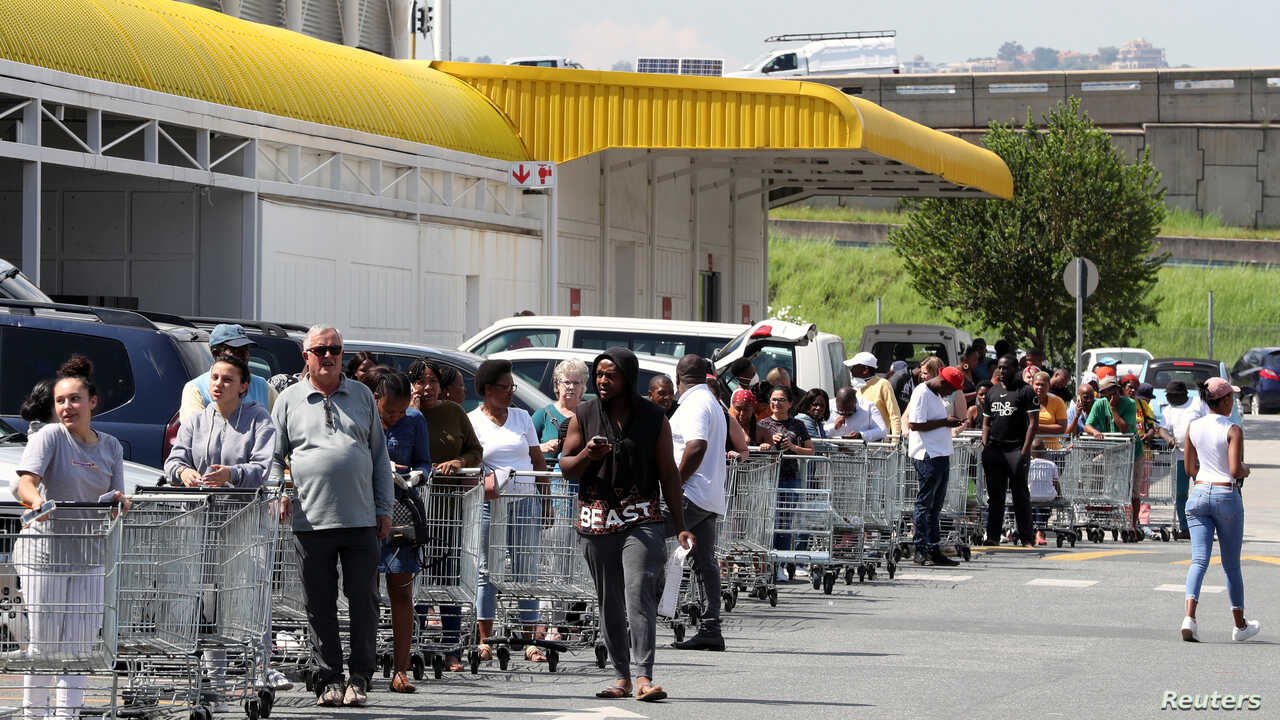 US residents buy food and essentials half of Americans prepare for months of chaos