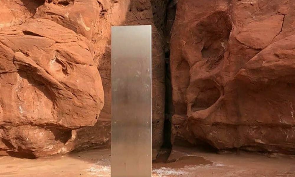 Mysterious obelisk in the US