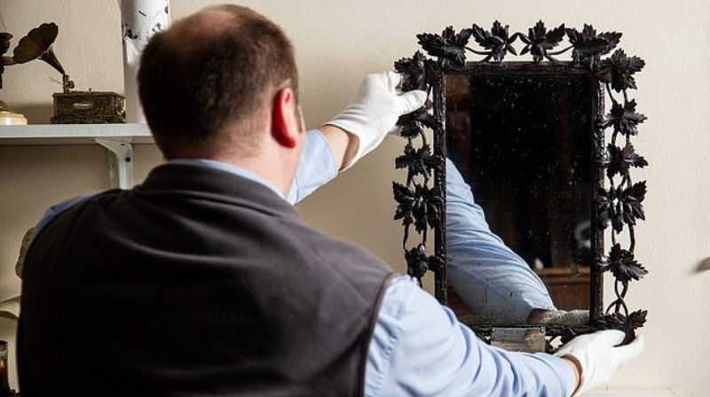 Queen of Frances mirror hung in the closet of a British family for 40 years