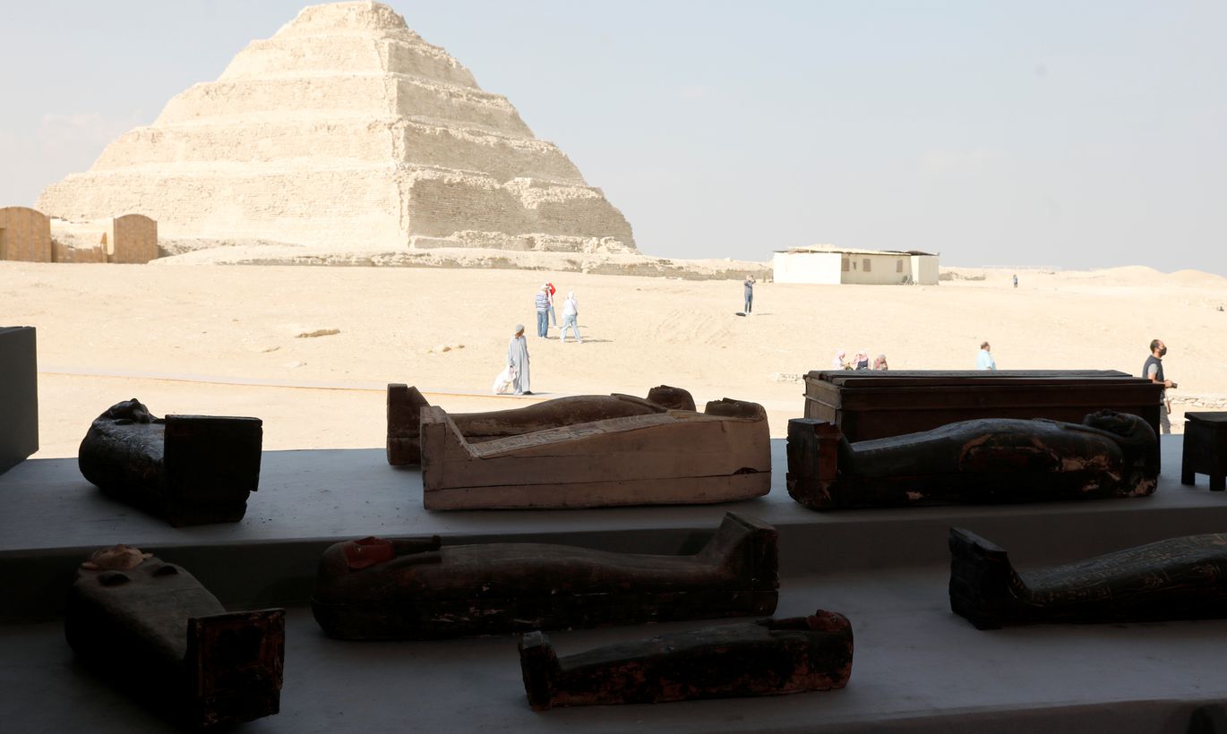 50 wooden sarcophagi Egyptian archaeologists make a major find