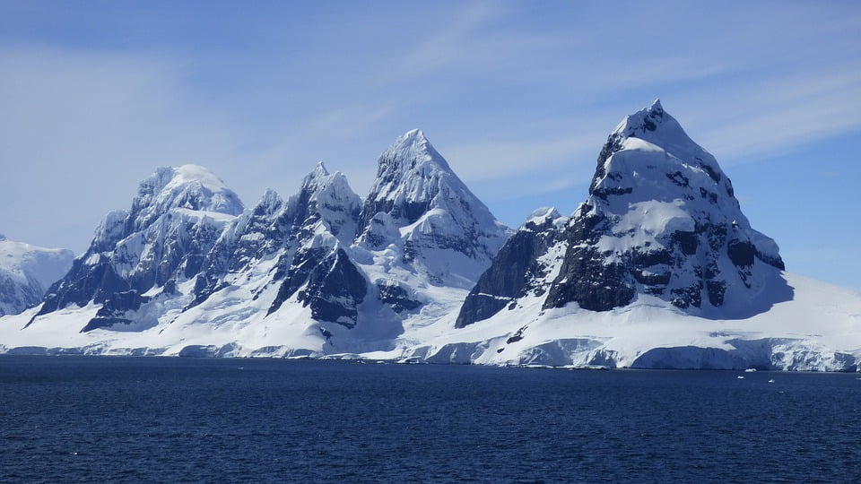 Giant ozone hole closed over Antarctica