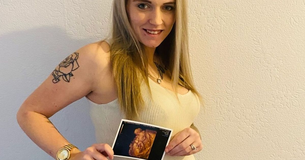 Parents in shock their baby in the womb showed the middle finger
