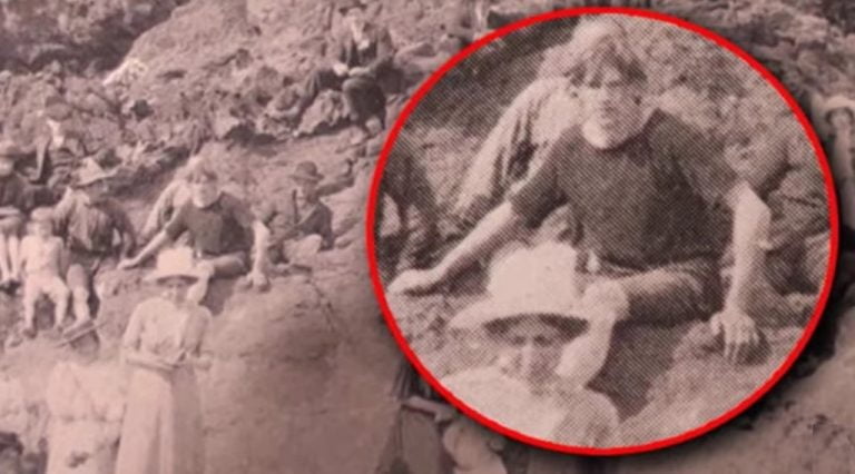 In the photo of 1917 the time traveler gave himself away in two details 2