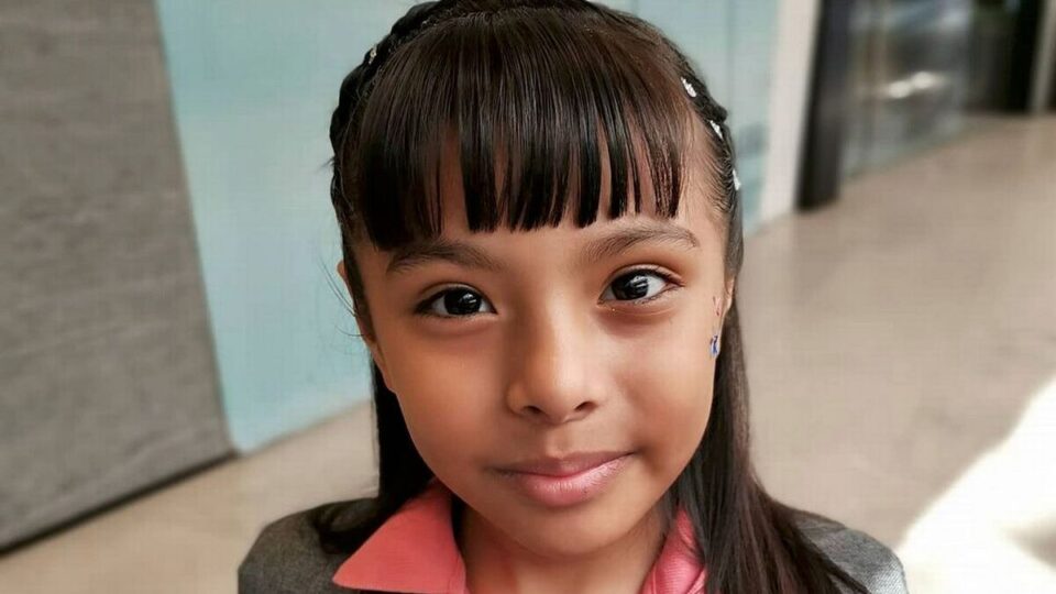 10 year old Mexican girl has higher IQs than Einstein and Hawking