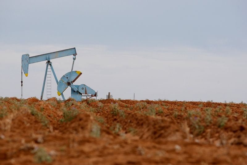 Oil grows amid falling production and reserves in the United States
