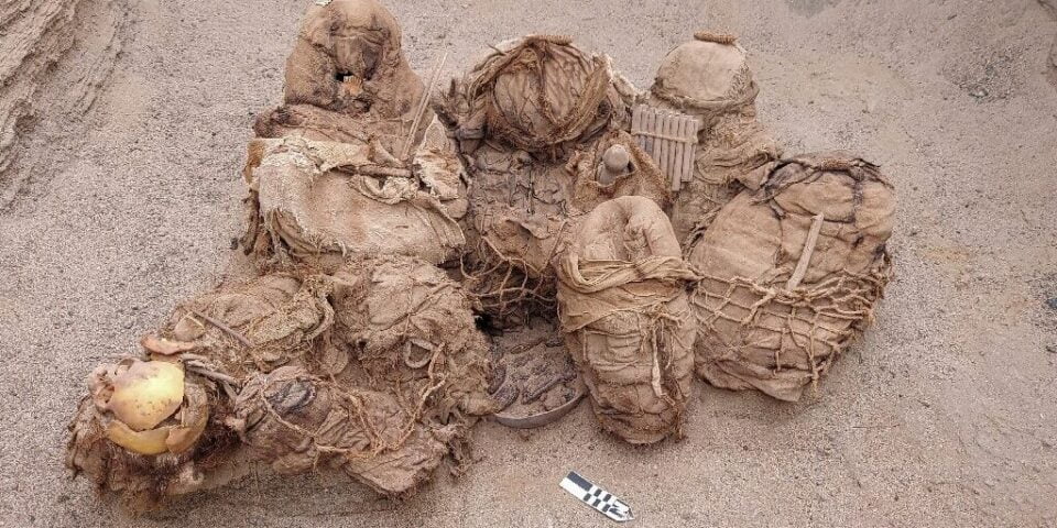 Ancient mummy tomb discovered in Peru