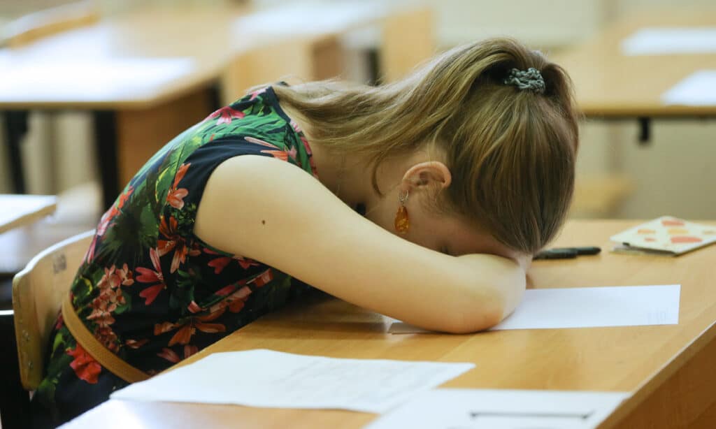 Teenagers sleep deprivation affects their sugar intake