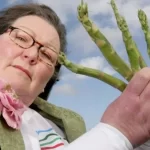 Asparagus fortune teller from Britain makes predictions for 2022