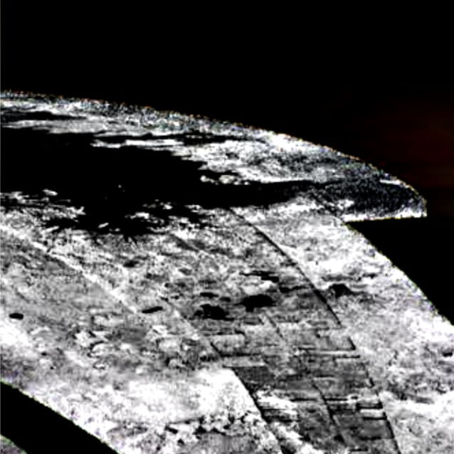 Huge alien labyrinth found on Saturns moon 2
