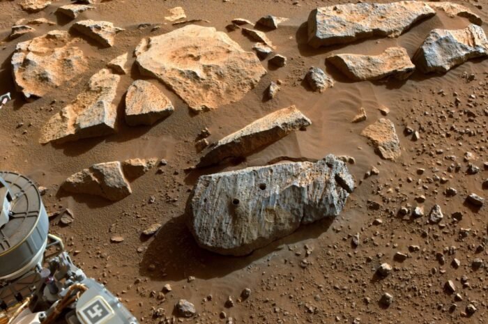 Nasas Curiosity Rover Finds Possible Signs Of Life On The Red Planet