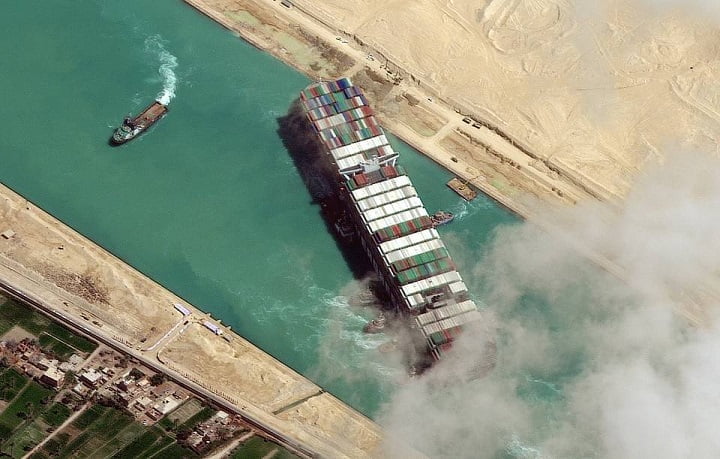 Suez Canal Breaks Revenue Records 1