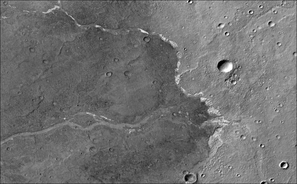 Water flowed on the surface of ancient Mars much longer than thought MRO found
