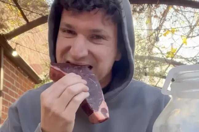 An American ate raw meat and eggs for 80 days and spoke about the consequences