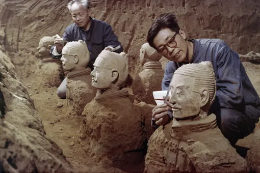Archaeologists discover 20 more Terracotta Army soldiers in China 1