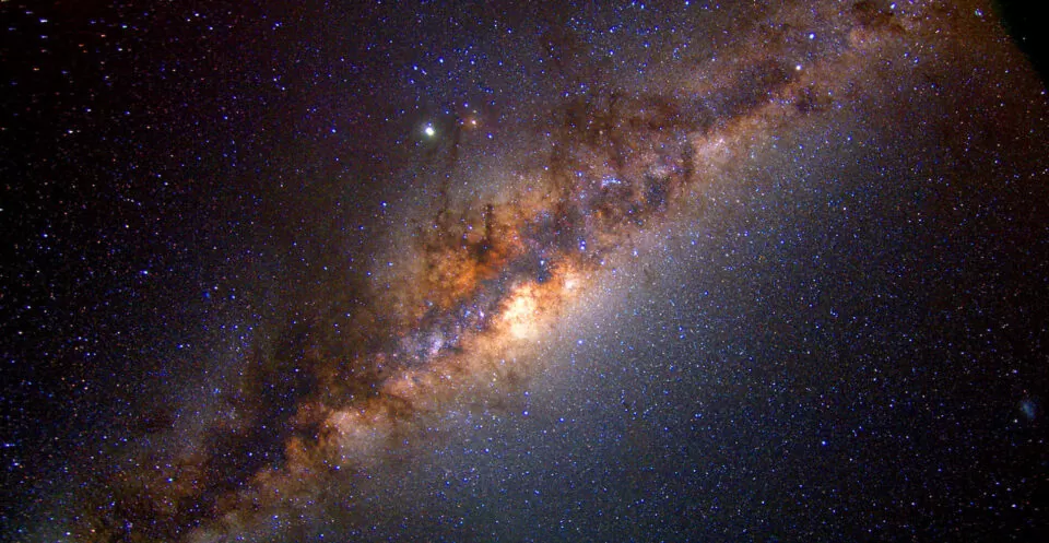 Huge gravitational anomaly found near the Milky Way