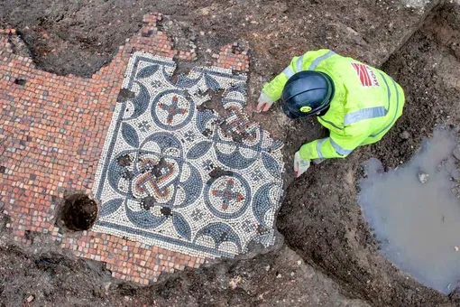 Largest Roman mosaic in 50 years discovered in central London 2