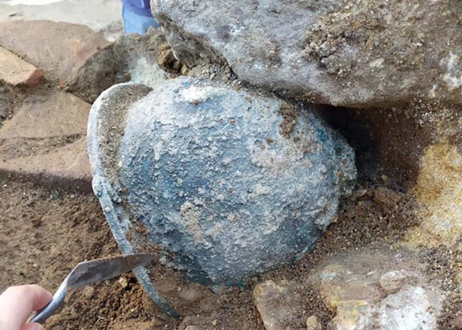 Two Warrior Helmets Unearthed At Greek Temple In Velia Italy 1