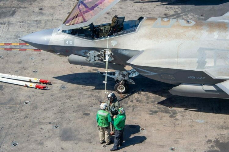 radar absorbing coating of the latest F 35C fighters was badly damaged by sea conditions 3
