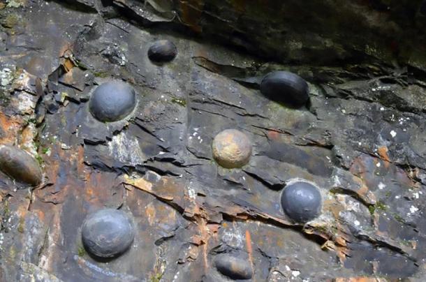 Mysterious Chinese mountain spewing stone eggs 4