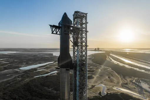 SpaceX showed the fully assembled Starship rocket 1
