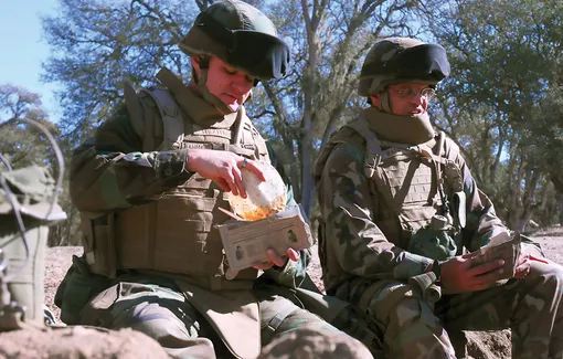 What do soldiers eat in different armies of the world 1