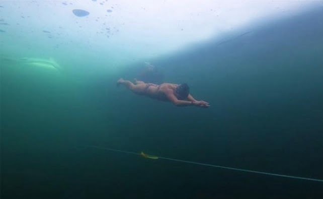 A woman swam 90 meters under the ice and got into the Guinness Book of Records