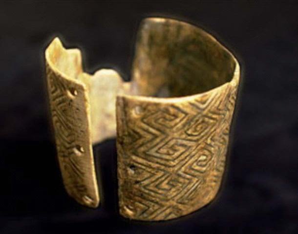 Amazing Stone Age Knowledge Found on a Mammoth Bone Bracelet 6