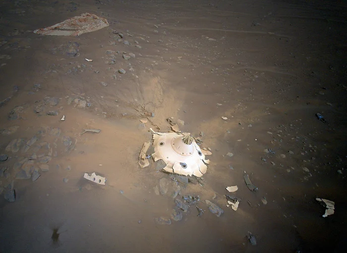 Ingenuity travels to see the debris left behind by Perseverances landing on Mars 2