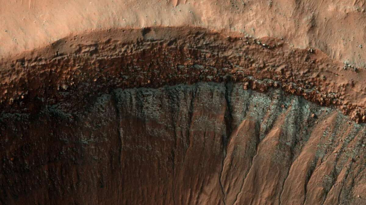 Mars frosty crater sparkles in new NASA photo