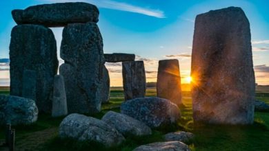 Archaeologists have found a mysterious pit in Stonehenge 10 000 years old 1
