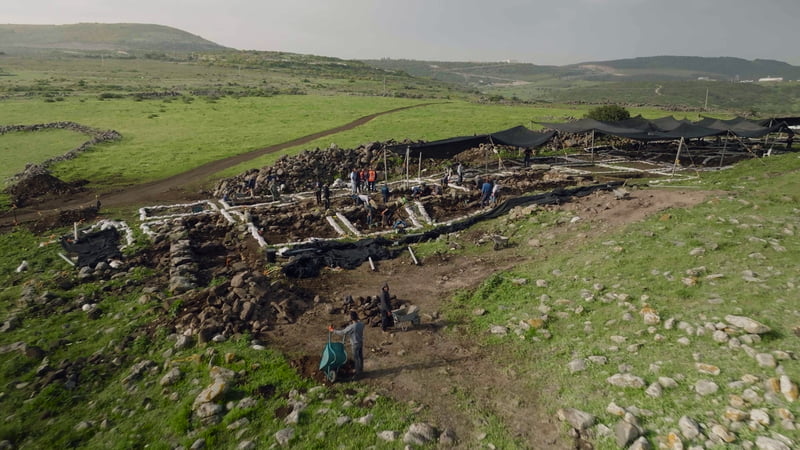 In Israel archaeologists have found a settlement suddenly abandoned 2000 years ago 2