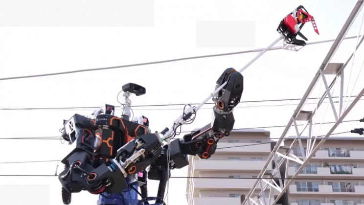 Japanese railway company will use a giant humanoid robot to repair power lines