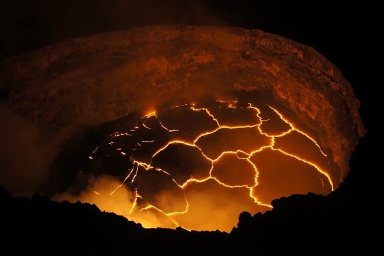 Lava lake of the Antarctic volcano exists thanks to carbon dioxide from the mantle 1