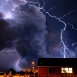 Teenager struck by lightning at home in US 1