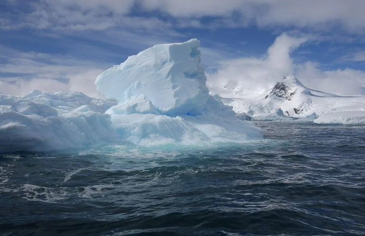 Unknown island discovered off the coast of Antarctica 1