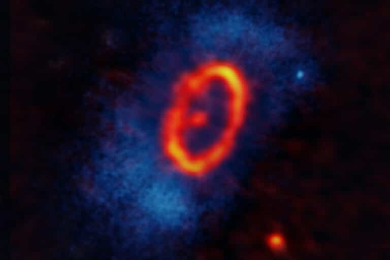 Astronomers look at complex structures in the remnant disk of a nearby star 2