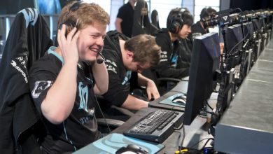 Highly obese players perform better in long term esports competitions