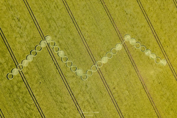 In the English county of Wiltshire discovered a new pattern on the field 1