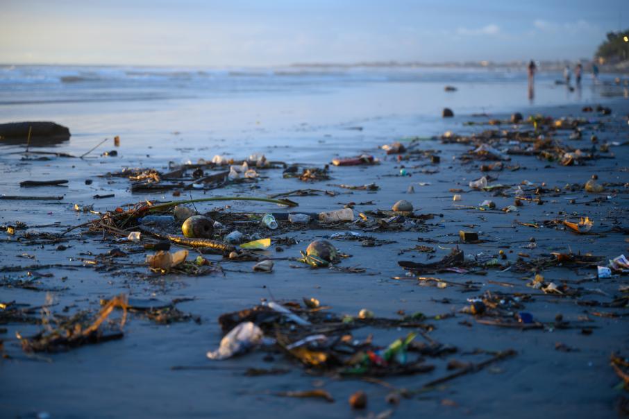 Scientists find antibiotics on plastic debris in the ocean to fight resistant superbugs