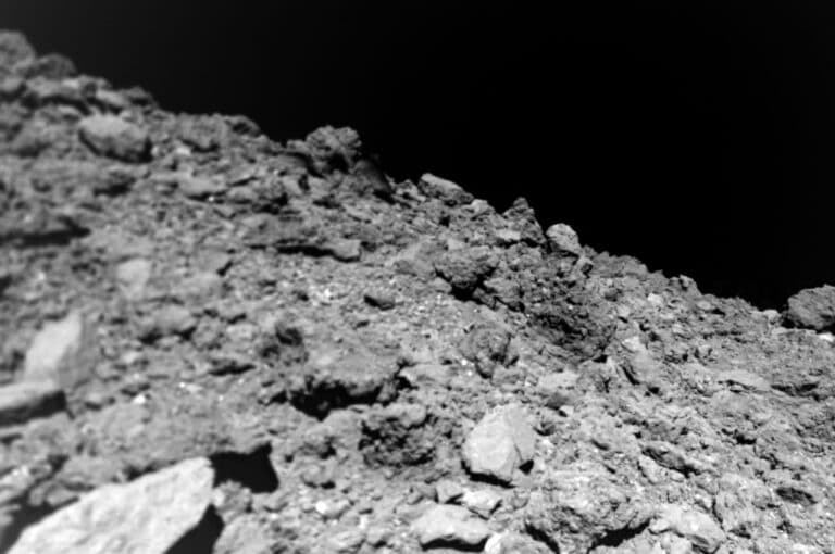 Appearance of the surface of asteroids was explained by the popcorn effect 1