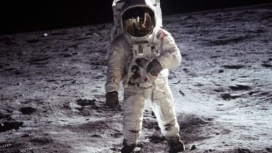 Disappearance of Armstrong from the photo of the landing on the moon surprised the journalists of the Daily Express